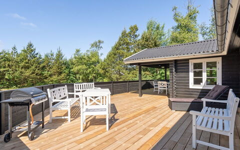 Dorthea - 200M from the Sea: Meubilair, Interieur Ontwerp, Flooring, Hout, Verdieping, Plafond, Houten Vloer, Stoel, Tafel, Verlichting