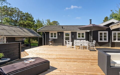 Dorthea - 200M from the Sea: Meubilair, Interieur Ontwerp, Flooring, Hout, Verdieping, Plafond, Houten Vloer, Stoel, Tafel, Verlichting