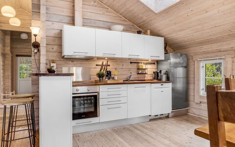 Tanas - 2Km from the Sea: Keuken, Toestel Van De Keuken, Major Appliance, Hout, Flooring, Interieur Ontwerp, Countertop, Meubilair, Huishoudapparatuur, Houten Vloer