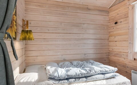 Tanas - 2Km from the Sea: Hout, Slaapkamer, Meubilair, Bed, Laken, Linens, Verdieping, Bedding, Hardwood, Kamer