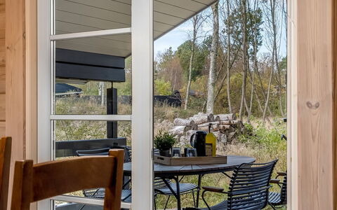 Tanas - 2Km from the Sea: Hout, Meubilair, Verdieping, Stoel, Buitenmeubels, Beits, Hardwood, Schaduw, Glas, Veranda