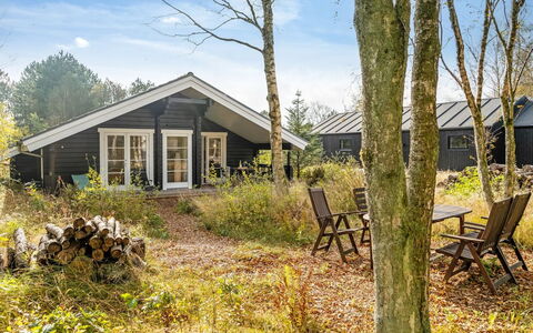 Tanas - 2Km from the Sea: Huis, Verblijf, Huis, Dak, Landgoed, Groundcover, Garden Gebouwen, Siding, Boerderij, Tuin