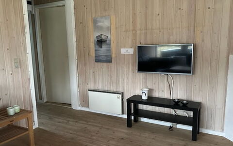 Eldmar - 500M from the Sea: Appartement, Schaduw, Balkon, Stoel, Hek, Buitenmeubels, Aluminium, Kunstgras