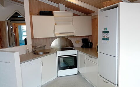 Eldmar - 500M from the Sea: Appartement, Schaduw, Balkon, Stoel, Hek, Buitenmeubels, Aluminium, Kunstgras