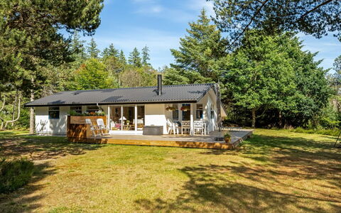 Hakan - 4Km from the Sea: Blauw, Struik, Verblijf, Groundcover, Tuin, Landgoed, Schaduw, Landscaping, Boerderij, Eco Hotel