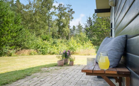 Gizelle - 1.5Km from the Sea: Struik, Land Lot, Tuin, Buitenmeubels, Groundcover, Verblijf, De Lente, Backyard, Landscaping, Schaduw