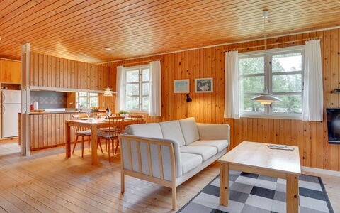 Gizelle - 1.5Km from the Sea: Hout, Interieur Ontwerp, Verdieping, Flooring, Plafond, Kamer, Hardwood, Houten Vloer, Beits, Woonkamer