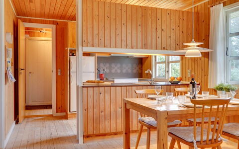 Gizelle - 1.5Km from the Sea: Keuken, Interieur Ontwerp, Flooring, Meubilair, Hout, Lichte Inrichting, Plafond, Countertop, Verdieping, Verlichting