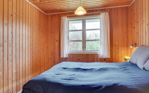 Gizelle - 1.5Km from the Sea: Flooring, Verdieping, Hout, Interieur Ontwerp, Plafond, Slaapkamer, Houten Vloer, Kamer, Bed, Hardwood