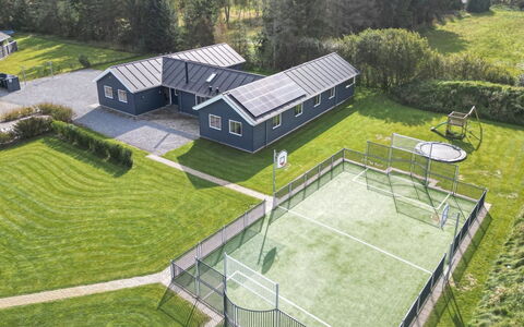 Sinikka - 350M from the Sea: Hout, Huis, Veranda, Dek, Hardwood, Dak, Beits, Houten Vloer, Eco Hotel