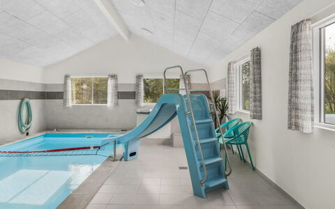 Sinikka - 350M from the Sea: Hout, Huis, Veranda, Dek, Hardwood, Dak, Beits, Houten Vloer, Eco Hotel