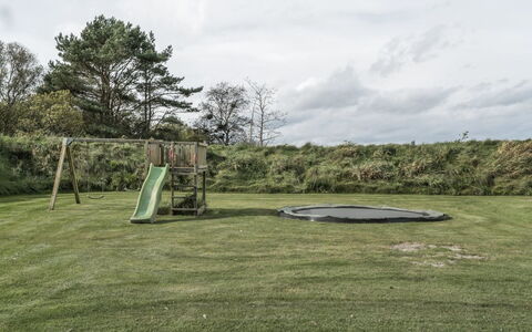 Sinikka - 350M from the Sea: Hout, Huis, Veranda, Dek, Hardwood, Dak, Beits, Houten Vloer, Eco Hotel