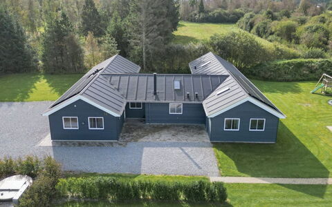 Sinikka - 350M from the Sea: Hout, Huis, Veranda, Dek, Hardwood, Dak, Beits, Houten Vloer, Eco Hotel