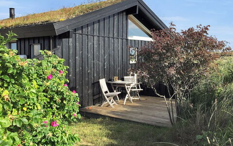 Gerulf - 600M from the Sea: Blauw, Struik, Verblijf, Groundcover, Tuin, Landgoed, Schaduw, Landscaping, Boerderij, Eco Hotel