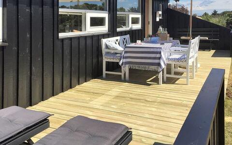 Gerulf - 600M from the Sea: Blauw, Struik, Verblijf, Groundcover, Tuin, Landgoed, Schaduw, Landscaping, Boerderij, Eco Hotel