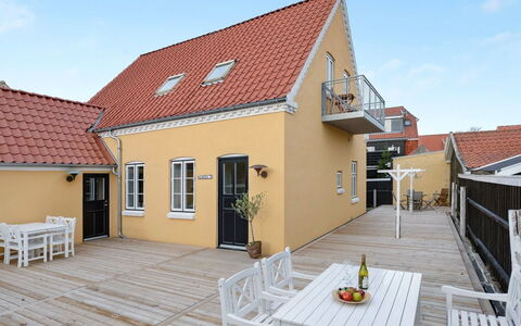 Liina - 200M from the Sea: Huis, Dak, Deur, Huis, Verblijf, Landgoed, Buitenmeubels, Oprit, Villa, Balkon