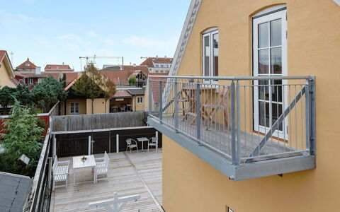 Liina - 200M from the Sea: Leuning, Balkon, Samengesteld Materiaal, Baluster, Veranda, Ijzer, Metaal, Trap, Dek, Hek