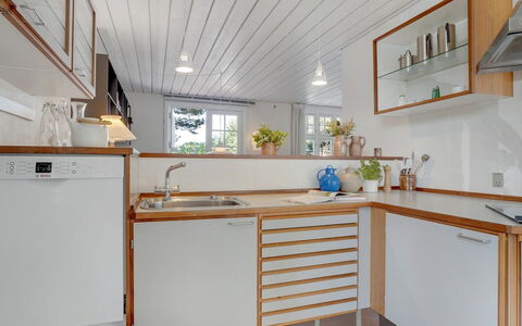 Amila - 425M from the Sea: Hout, Flooring, Countertop, Keuken, Interieur Ontwerp, Loodgieterswerkinrichting, Cabinetry, Verdieping, Kraan, Toestel Van De Keuken