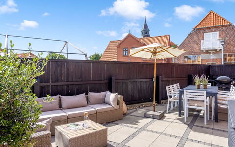 Edita - 250M from the Sea: Vegetation, Struik, De Lente, Verblijf, Tuin, Schaduw, Backyard, Werf, Stoel
