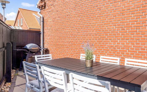 Edita - 250M from the Sea: Vegetation, Struik, De Lente, Verblijf, Tuin, Schaduw, Backyard, Werf, Stoel