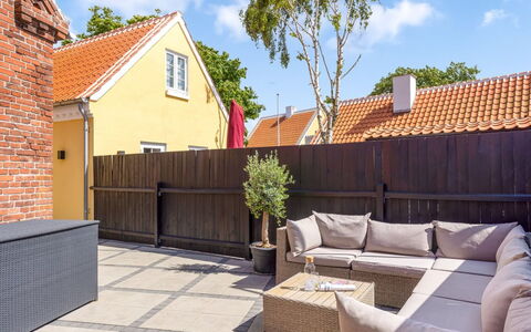 Edita - 250M from the Sea: Vegetation, Struik, De Lente, Verblijf, Tuin, Schaduw, Backyard, Werf, Stoel