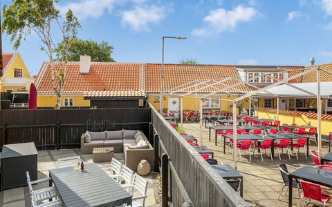 Edita - 250M from the Sea: Vegetation, Struik, De Lente, Verblijf, Tuin, Schaduw, Backyard, Werf, Stoel