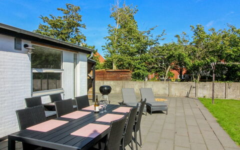 Kælle - 500M from the Sea: Meubilair, Buitenmeubels, Huis, Schaduw, Stoel, Buitentafel, Tuin, Patio, Keuken En Eettafel, Dek