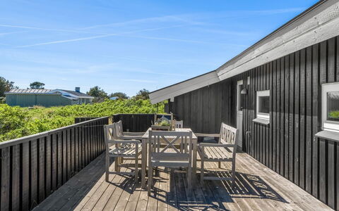 Märta - 300M from the Sea: Hout, Plank, Hardwood, Samengesteld Materiaal, Huis, Dek, Veranda, Beits, Siding, Schaduw