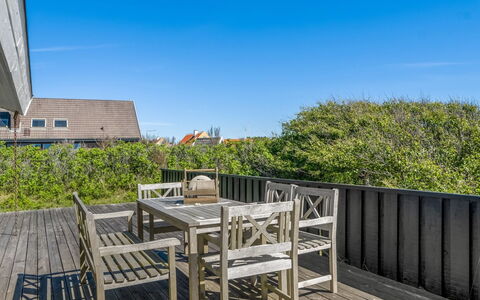 Märta - 300M from the Sea: Hout, Plank, Hardwood, Dek, Boardwalk, Leuning, Houten Vloer, Balkon, Veranda, Schaduw