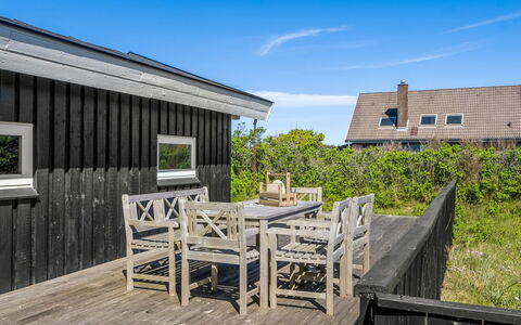 Märta - 300M from the Sea: Hout, Plank, Hardwood, Dek, Verblijf, Houten Vloer, Beits, Timmerhout, Veranda, Schaduw