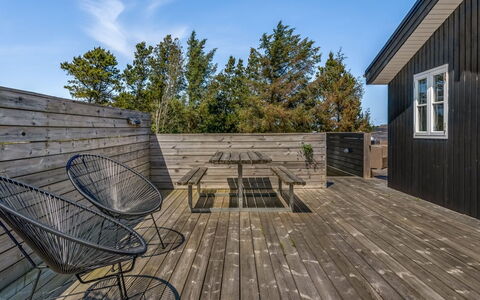 Thorkil - 800M from the Sea: Meubilair, Interieur Ontwerp, Flooring, Hout, Verdieping, Plafond, Houten Vloer, Stoel, Tafel, Verlichting
