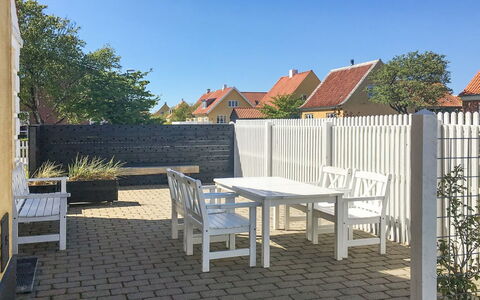 Ejda - 700M from the Sea: Meubilair, Buitenmeubels, Samengesteld Materiaal, Schaduw, Stoel, Bloempot, Buitentafel, Tuin, Beton, Backyard