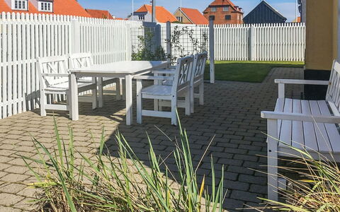 Ejda - 700M from the Sea: Meubilair, Buitenmeubels, Stoel, Buitentafel, Schaduw, Tuin, Veranda, Patio, Werf, Backyard