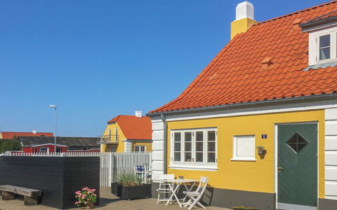 Ejda - 700M from the Sea: Gebouw, Dak, Huis, Huis, Facade, Woongebied, Architectuur, Siding, Verblijf, Deur