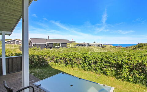 Terttu - 300M from the Sea: Gras, Huis, Veranda, Dak, Land Lot, Verblijf, Landgoed, Groundcover, Schaduw, Siding