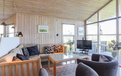 Terttu - 300M from the Sea: Interieur Ontwerp, Meubilair, Flooring, Verdieping, Bankstel, Hout, Plafond, Woonkamer, Kamer, Houten Vloer