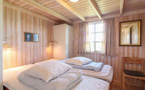 Terttu - 300M from the Sea: Bed, Slaapkamer, Meubilair, Muur, Laken, Hout, Interieur Ontwerp, Verdieping, Bedding, Flooring