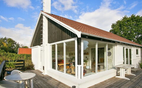 Melina - 100M from the Sea: Zwembad, Buitenmeubels, Meubilair, Toevlucht, Flagstone, Eco Hotel, Schaduw, Stoel, Vrije Tijd, Landgoed