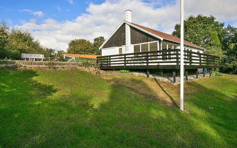 Melina - 100M from the Sea: Zwembad, Buitenmeubels, Meubilair, Toevlucht, Flagstone, Eco Hotel, Schaduw, Stoel, Vrije Tijd, Landgoed