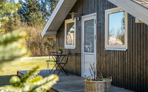 Aderice - 1Km from the Sea: Meubilair, Interieur Ontwerp, Flooring, Hout, Verdieping, Plafond, Houten Vloer, Stoel, Tafel, Verlichting