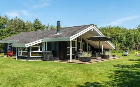 Vilmar - 1.2Km from the Sea: Meubilair, Interieur Ontwerp, Flooring, Hout, Verdieping, Plafond, Houten Vloer, Stoel, Tafel, Verlichting