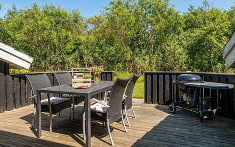 Vilmar - 1.2Km from the Sea: Meubilair, Interieur Ontwerp, Flooring, Hout, Verdieping, Plafond, Houten Vloer, Stoel, Tafel, Verlichting