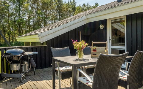 Vilmar - 1.2Km from the Sea: Meubilair, Interieur Ontwerp, Flooring, Hout, Verdieping, Plafond, Houten Vloer, Stoel, Tafel, Verlichting
