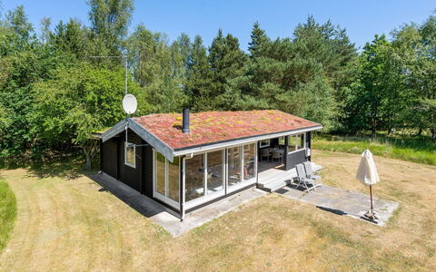 Tuba - 600M from the Sea: Hout, Huis, Veranda, Dek, Hardwood, Dak, Beits, Houten Vloer, Eco Hotel