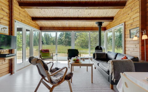 Tuba - 600M from the Sea: Hout, Huis, Veranda, Dek, Hardwood, Dak, Beits, Houten Vloer, Eco Hotel