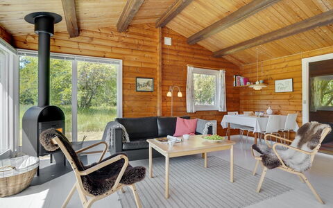 Tuba - 600M from the Sea: Hout, Huis, Veranda, Dek, Hardwood, Dak, Beits, Houten Vloer, Eco Hotel