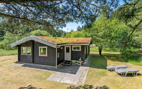 Tuba - 600M from the Sea: Hout, Huis, Veranda, Dek, Hardwood, Dak, Beits, Houten Vloer, Eco Hotel