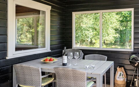 Tuba - 600M from the Sea: Hout, Huis, Veranda, Dek, Hardwood, Dak, Beits, Houten Vloer, Eco Hotel