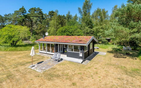 Tuba - 600M from the Sea: Hout, Huis, Veranda, Dek, Hardwood, Dak, Beits, Houten Vloer, Eco Hotel