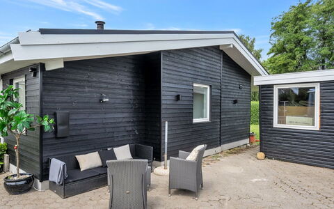Fentje - 375M to the Fjord: Meubilair, Interieur Ontwerp, Flooring, Hout, Verdieping, Plafond, Houten Vloer, Stoel, Tafel, Verlichting